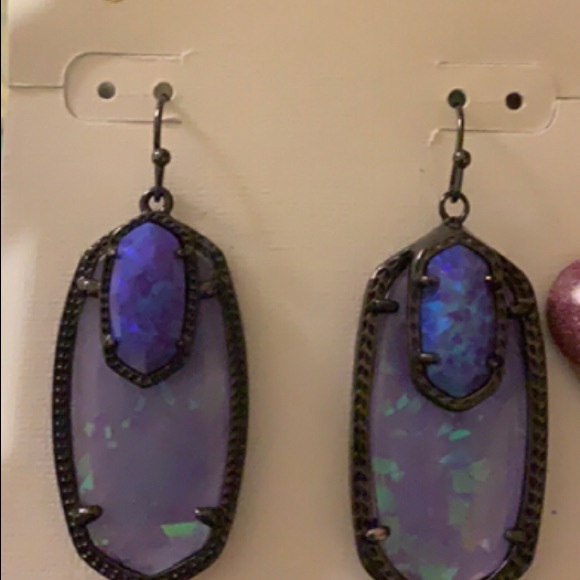 Kendra Scott Emmy Earrings - Picture 6 of 15